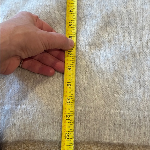 Wilfred Gray Sweater - Picture 6 of 6